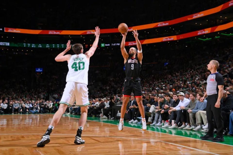 关于西蒙斯绝杀时刻，凯尔特人点燃赛场，三连败迎来胜利！的信息